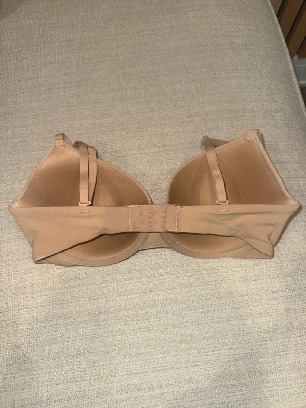 SKIMS Fits Everybody T-Shirt Bra - Picture 2 of 3